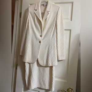 St. John Knit Skirt Suit size-8